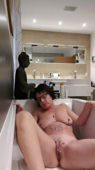 JulieEroticDress: Сквирт с дилдо Glas