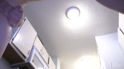 Boys half-way house: Спуск гарного чувака