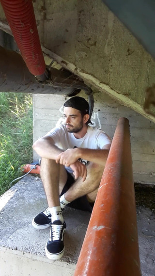 jerkofflover: Under the Bridge I Show How Sexy I Am:_)