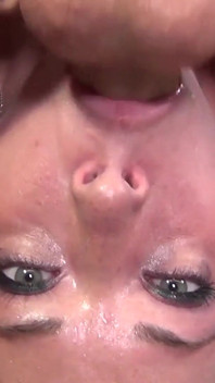 Wszystko w My Face Scene-4 Gorąca brunetka Sierra Miller lubi głębokie gardło wielki kutas i twarzy