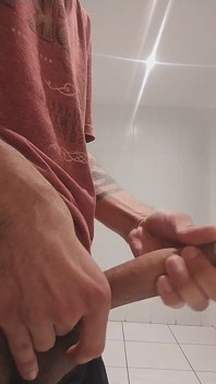 S’envoler dans la salle de bain au travail