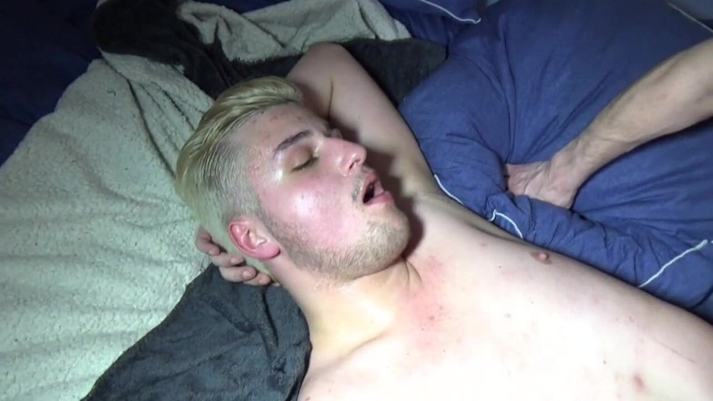 Gaybareback: Romantik surový ošukaný blonďatý plochý kluk