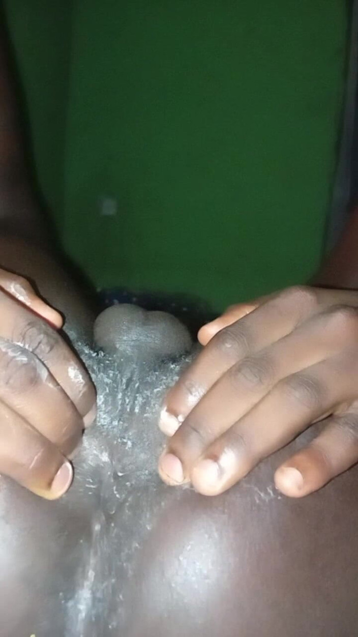 Badman4606: Tatlı göt çok korunmasız sikiliyor