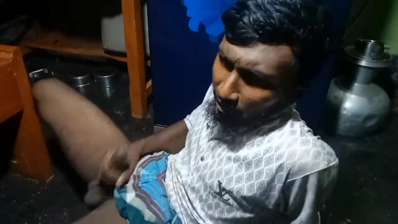 Gay sex video 1: Masturbare sexy cu băiat indian