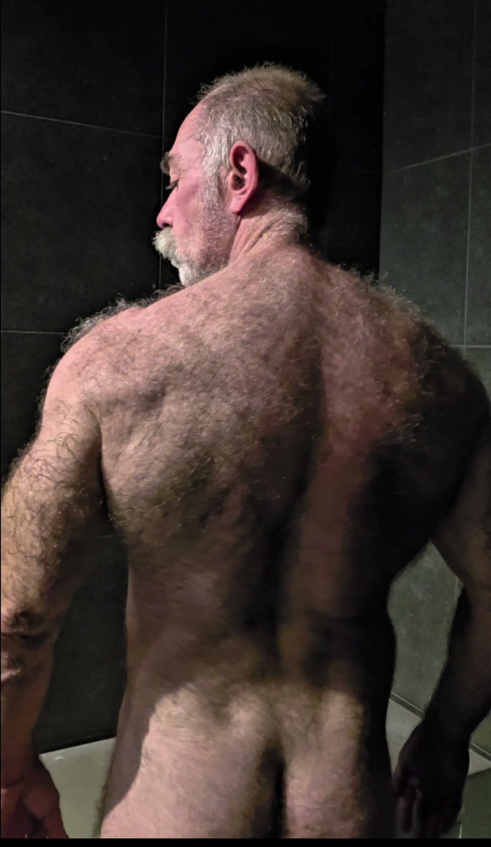 JackvanDean: Hairy Dilf Showing Physique