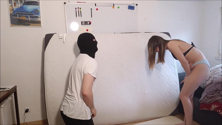 GermanBallsBusted: ビキニボール破壊