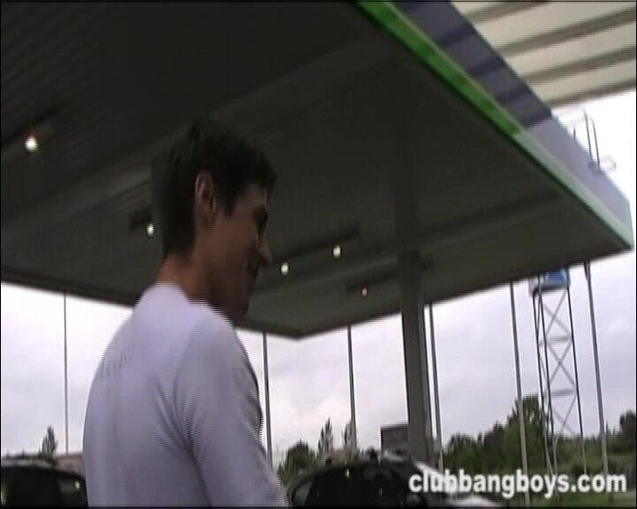 Club Bang Boys: Posto de gasolina encher