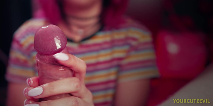 YourCuteEvil: Aku bikin dia crot dalam 2 menit, ngocok kontolku habis-habisan - pov
