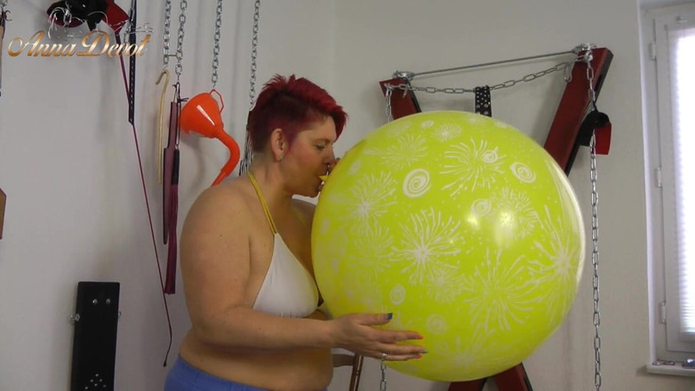 Anna Devot: Perjalanan di balon kuning besar