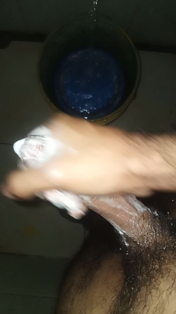 Cute boy jerks off: Verwijfde man gaat viraal nadat hij zich heeft afgetrokken