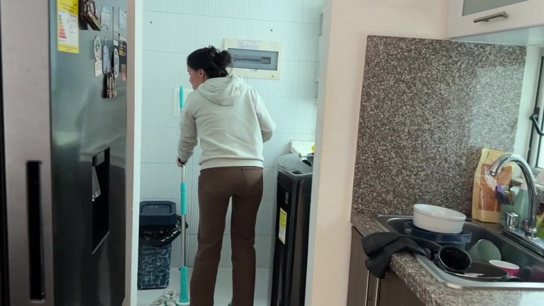 scarlettandc: Sentir o cheiro da cueca dela me deixa muito excitado