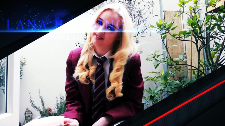 British Teens: Britská 18letá žena má vůbec první kouření před kamerou