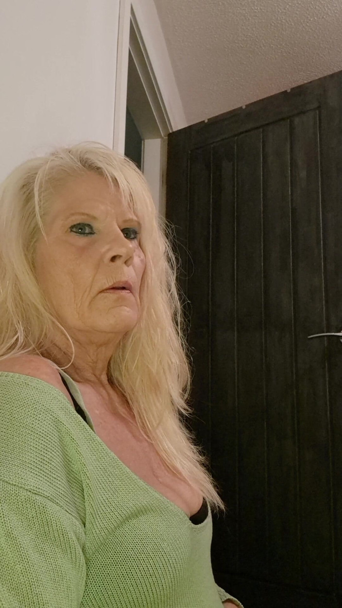 Milf-T: Mamie sexy le fait Cum.mp4