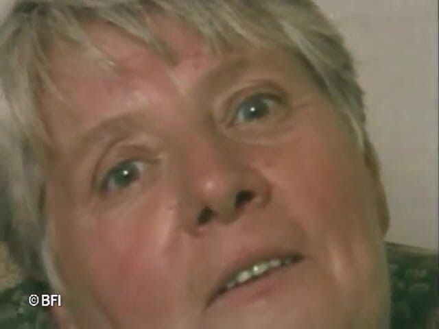 Nasty matures and dirty grannies club: Une mamie fait plaisir à sa chatte poilue