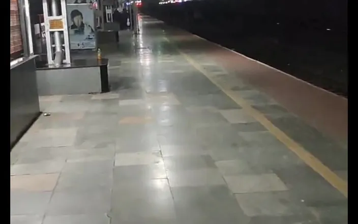 Tani: Railway Station Cumshot
