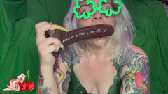 CherryBombBomb: Curva Leprechaun are parte de sperma aia de la Sfârșitul...