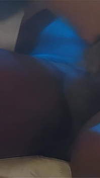 Sarışın orta yaşlı seksi kadın baskın sevgilisinden derin anal seks yapıyor