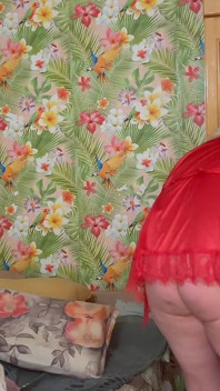 Opravte můj špinavý šatník a najděte obrovské dildo v Pak Páni