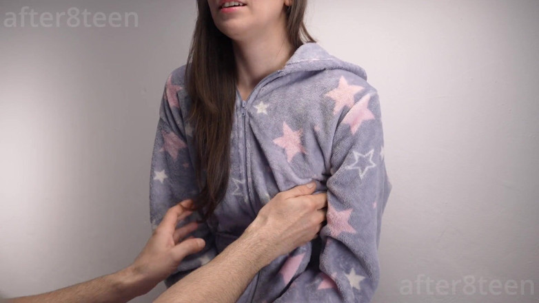 After8Teen: Dnes večer přišel do mého nevlastního otce kamarád. Co dělat...