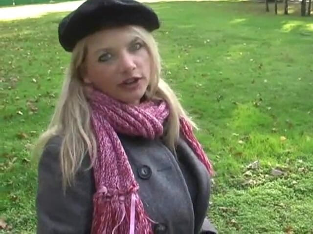 Vicky Vette: Tachinare clasică cu pula Vicky Vette în Europa