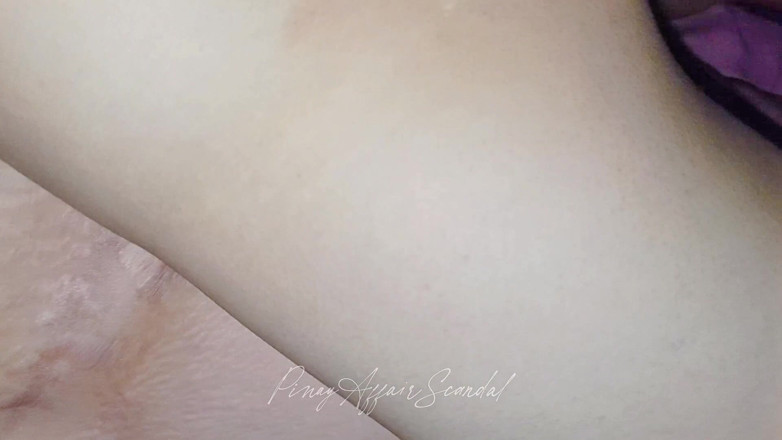 TeenPinayCloseUp: Pinay muito apertada, ele gozou muito cedo!
