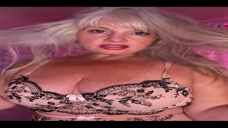 PaintedRose: Namorada da madrasta recebe beijos