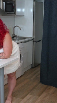 Espanhola gordinha ruiva Leia Saez filma-se fodendo sua própria melhor amiga para nós!