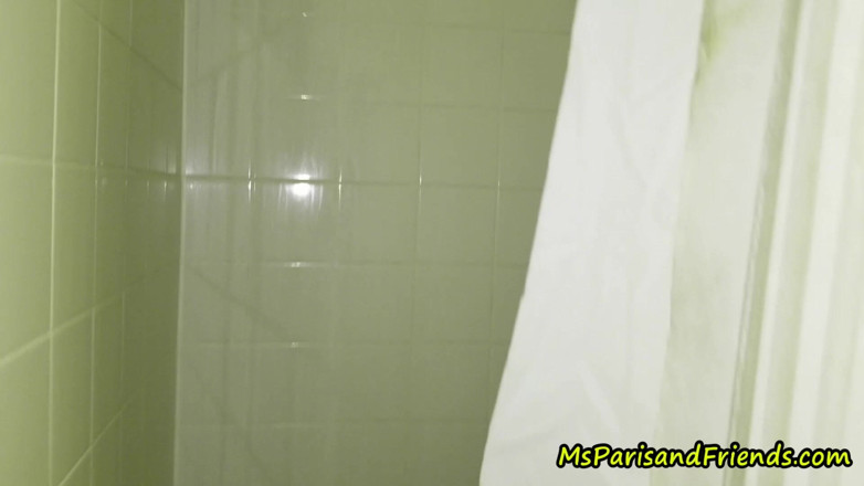 Ms Paris and Friends: Душ з ms paris
