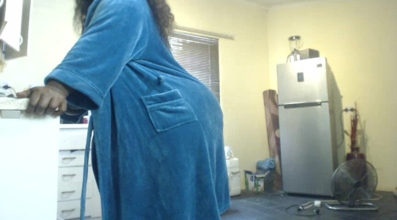 Legendary Booty Overdose: 邻居总是尝试打我