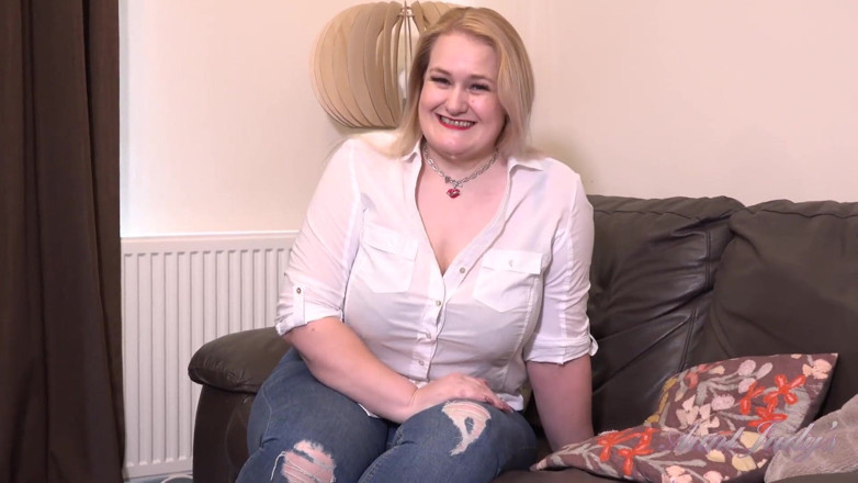 Aunt Judy's: Prsatá baculatá MILFka Becky - Nezbedný rozhovor