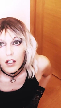 Femboy smeekt je om haar te neuken