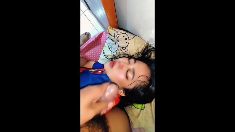 EditEdatEdit: 性感阿姨喜欢在她的房间里踢足球