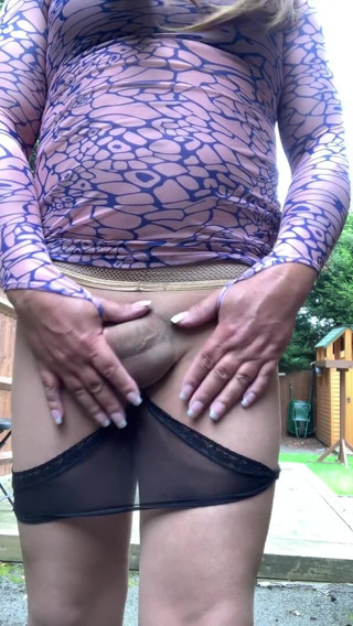 Kelly cd: Pembe ve mavi elbiseli kelly cd çıplak külotlu çorap