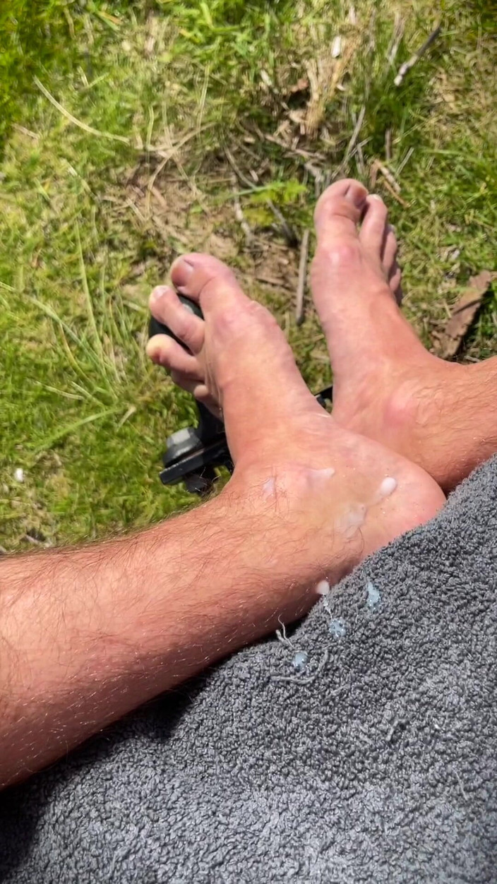 NakedFoxx: Ризикована публічна дрочка і сперма на пляжі