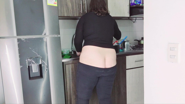 Alice H: Buttcrack Stepmom Cleaning the Kitchen