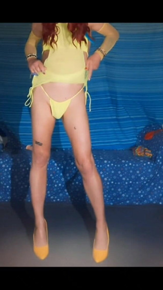 Lizzaali: Il mio sexy bikini verde neon stuzzica il culo