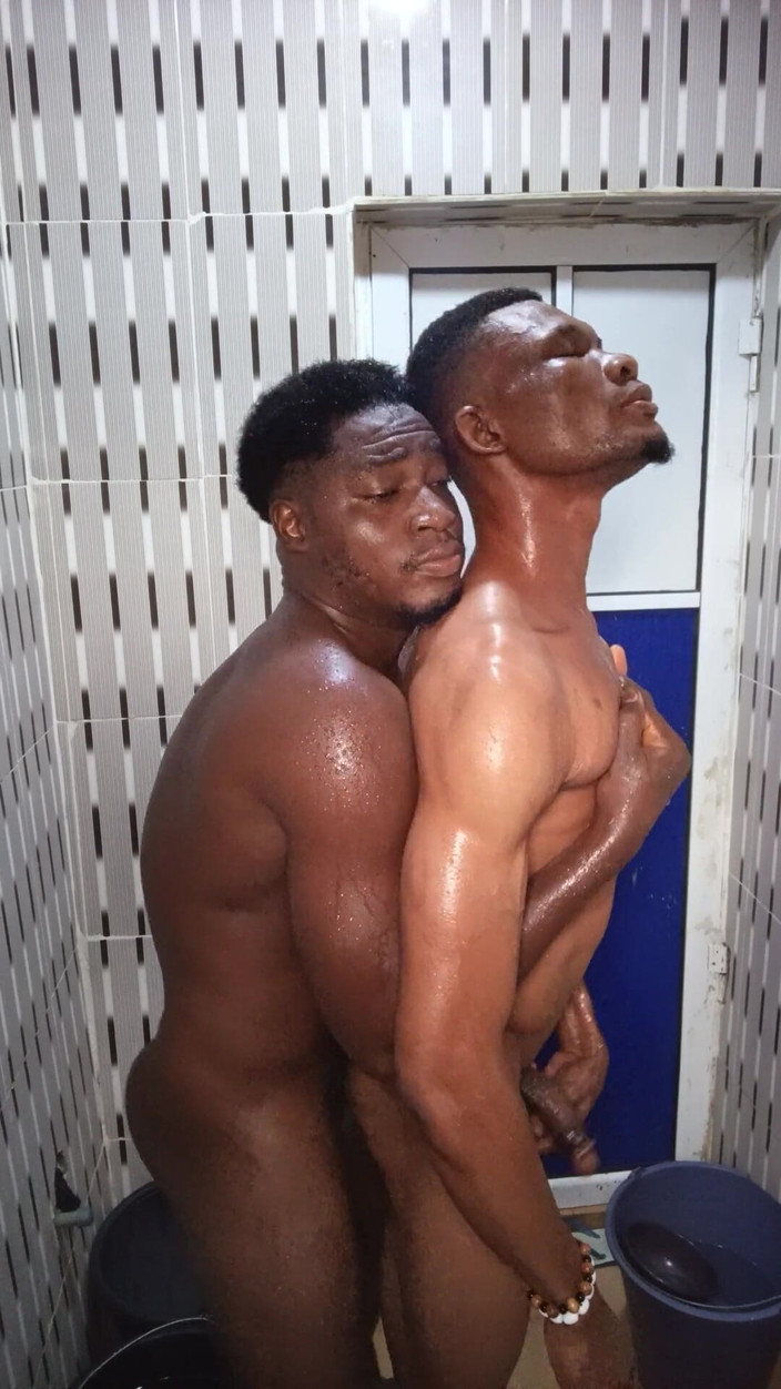 BlackDanie_production: मेरे पति के साथ बाथरूम में चुदाई