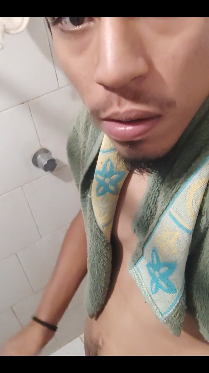 AlexAlejandro13: Prima di fare la doccia
