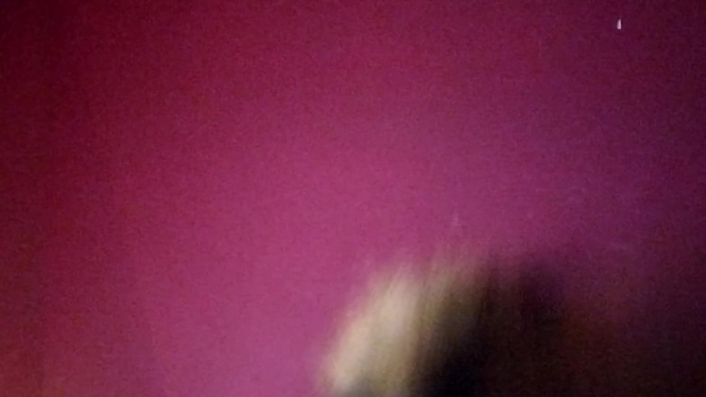 Joslin: Джослін трясе анальною хвостовою пробкою