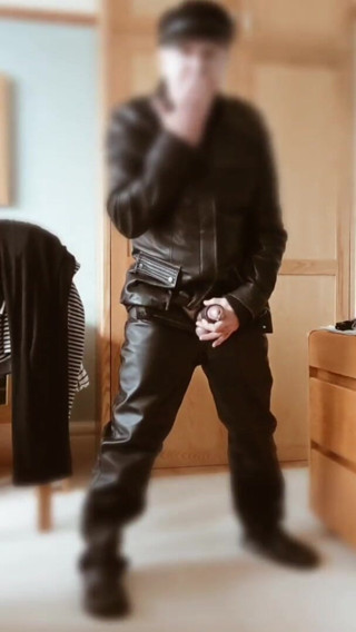 Bellhead: Slow motion leather jerk