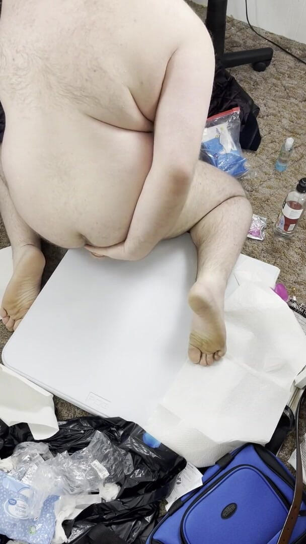 Chubbybidude: Un tip dolofan încearcă să călărească vibratorul