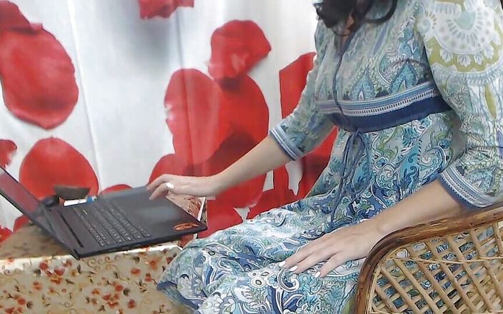 Bolly Karma: Aku bakal nyepong kontolmu sayang