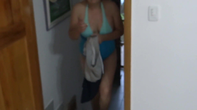 Ardientes69: Vidéo 1 sur 3 - ma femme de 58 ans s’exhibe sur la plage