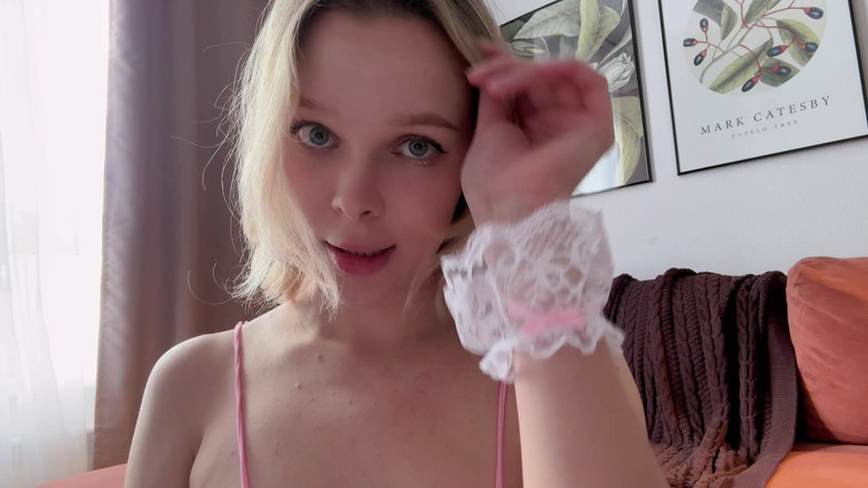 Little_Kitty69: Я дозволив своїм крихітним цицькам підстрибувати, і моя дупа розхитається, дражнить тебе повністю