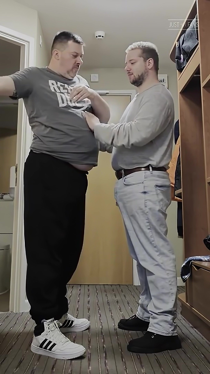 uktattooedchub74: ek doosre ko kapre utaarna episod do