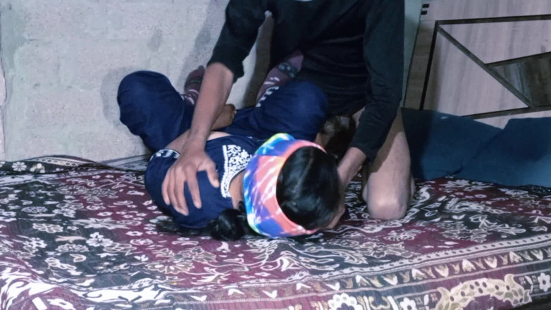 Amrita for you: Bhabhiは家で夜に激しくファックヒンディー語オーディオ