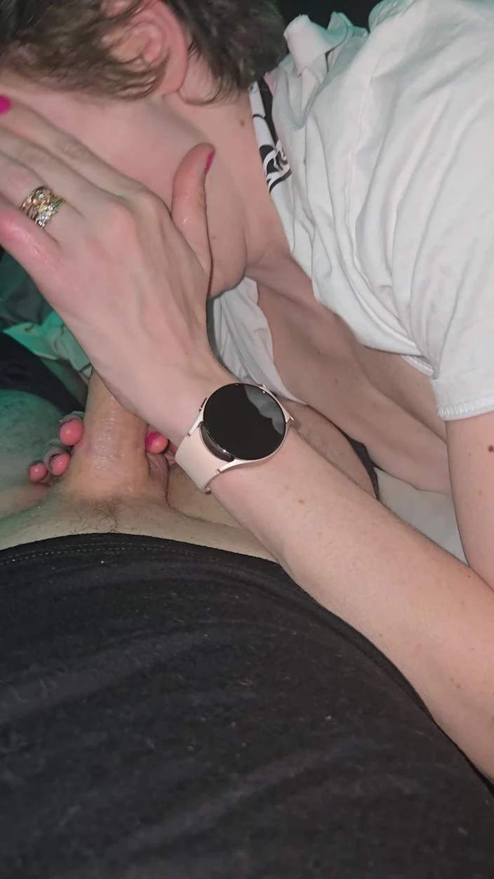 SexyGamerMomma: Skinny MILF Fingered for Multiple Wet Orgasms