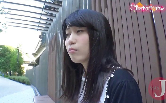 Asian happy ending: 日本少女在街上接受采访