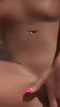 Two friends masturbate right next to each other