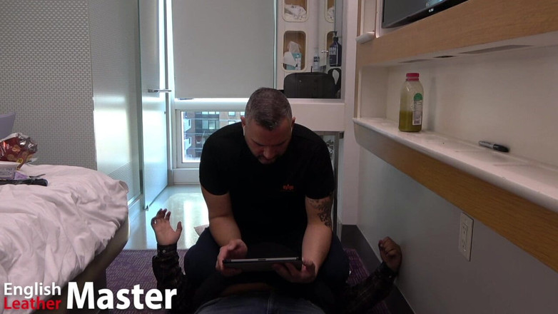 EnglishLeathermaster: 얼굴 짜기 및 후장